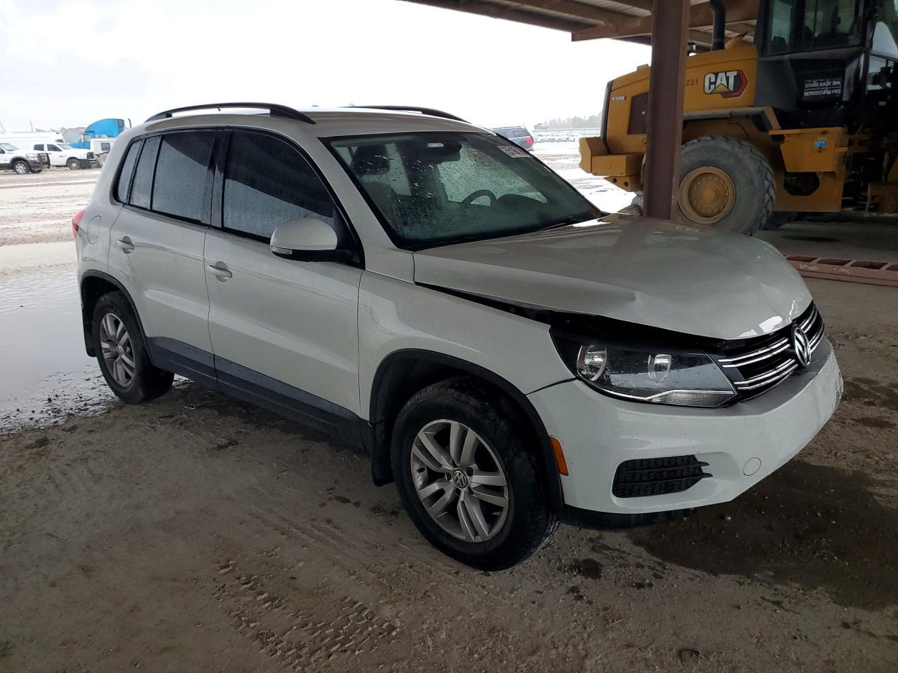 2016 Volkswagen Tiguan S - Фото 4
