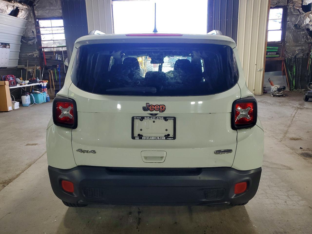 2018 Jeep Renegade Latitude - Image 6