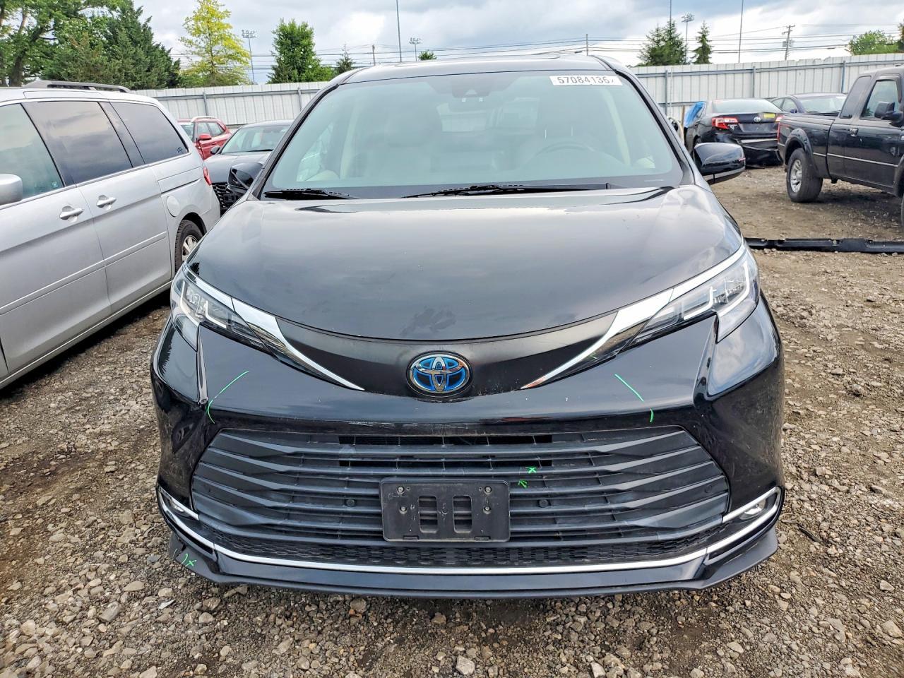 2022 Toyota Sienna Xle - Image 5