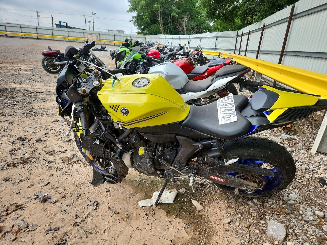2025 Yamaha Yzfr7 - Фото 3