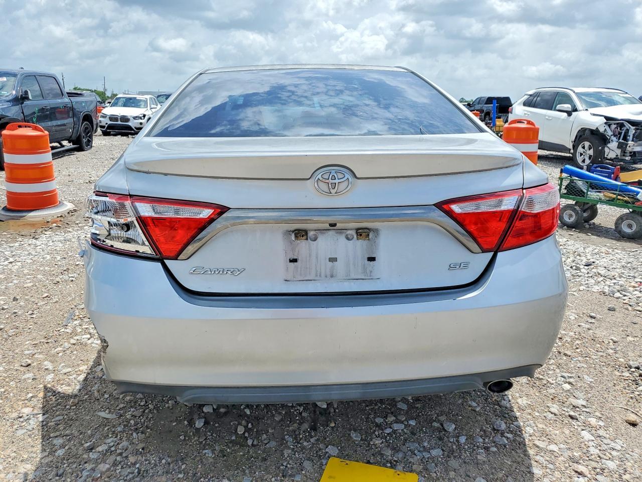 2016 Toyota Camry Se - Image 6