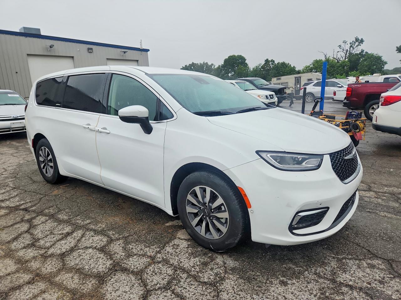 2023 Chrysler Pacifica Hybrid Touring L - Фото 4