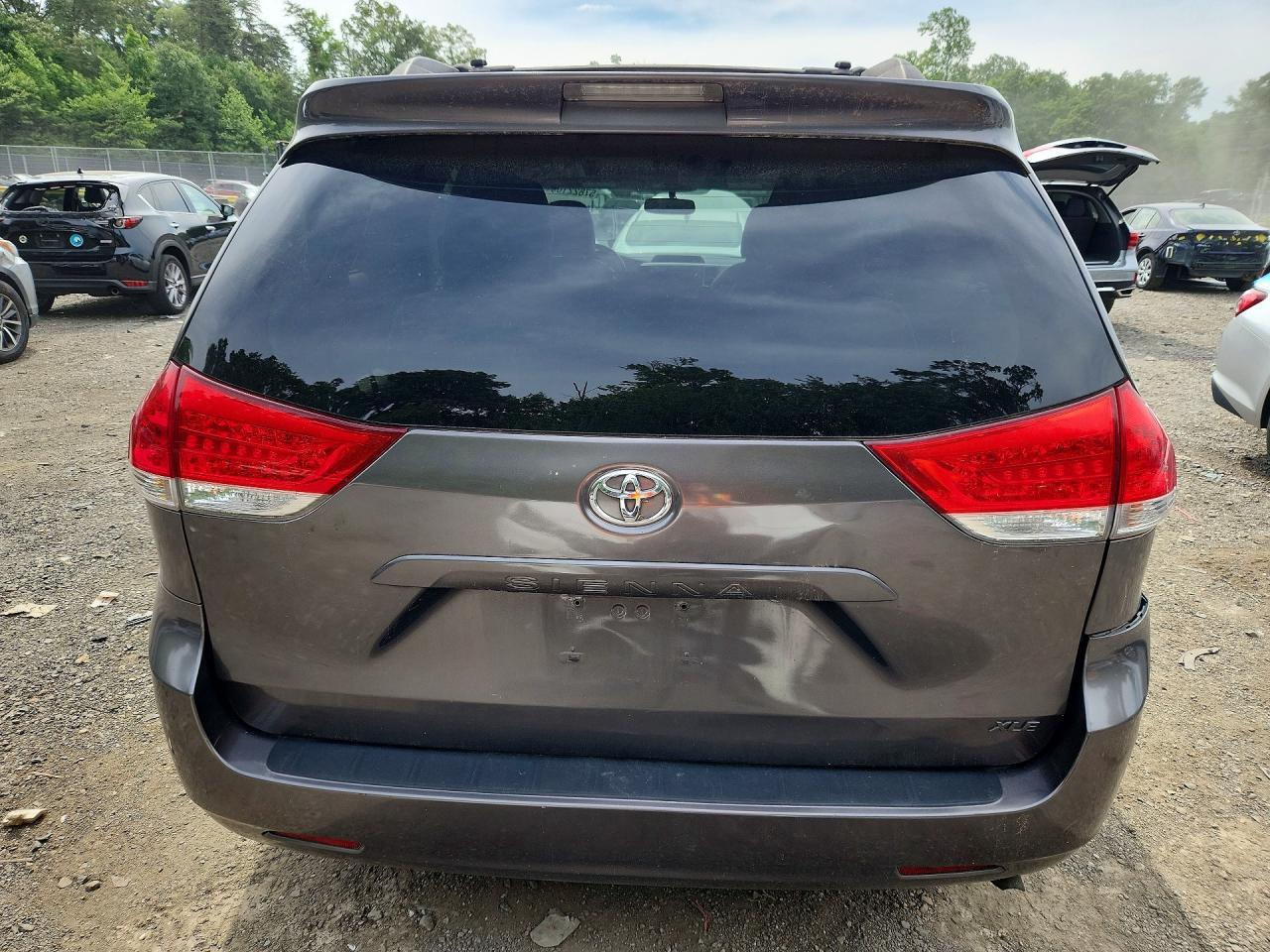 2013 Toyota Sienna Xle 8-Passenger - Фото 6