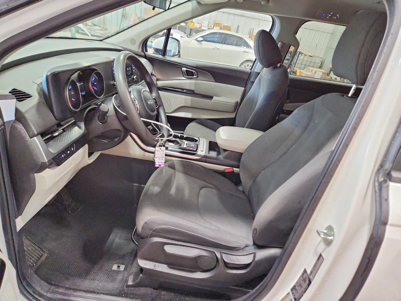 2023 Kia Carnival Lx - Image 7