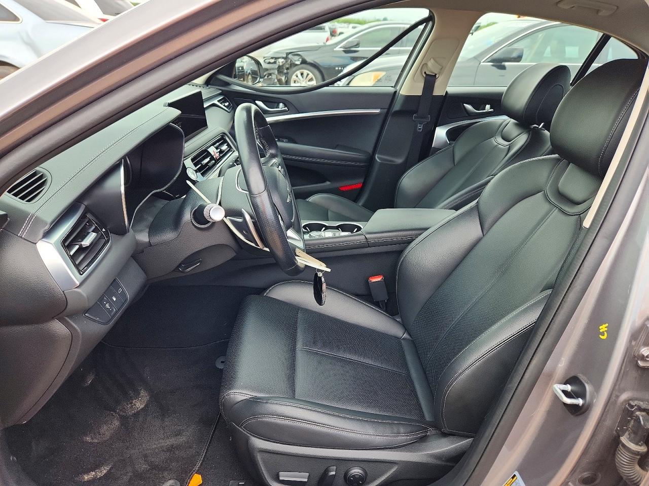 2025 Genesis G70 2.5T Standard - Image 7