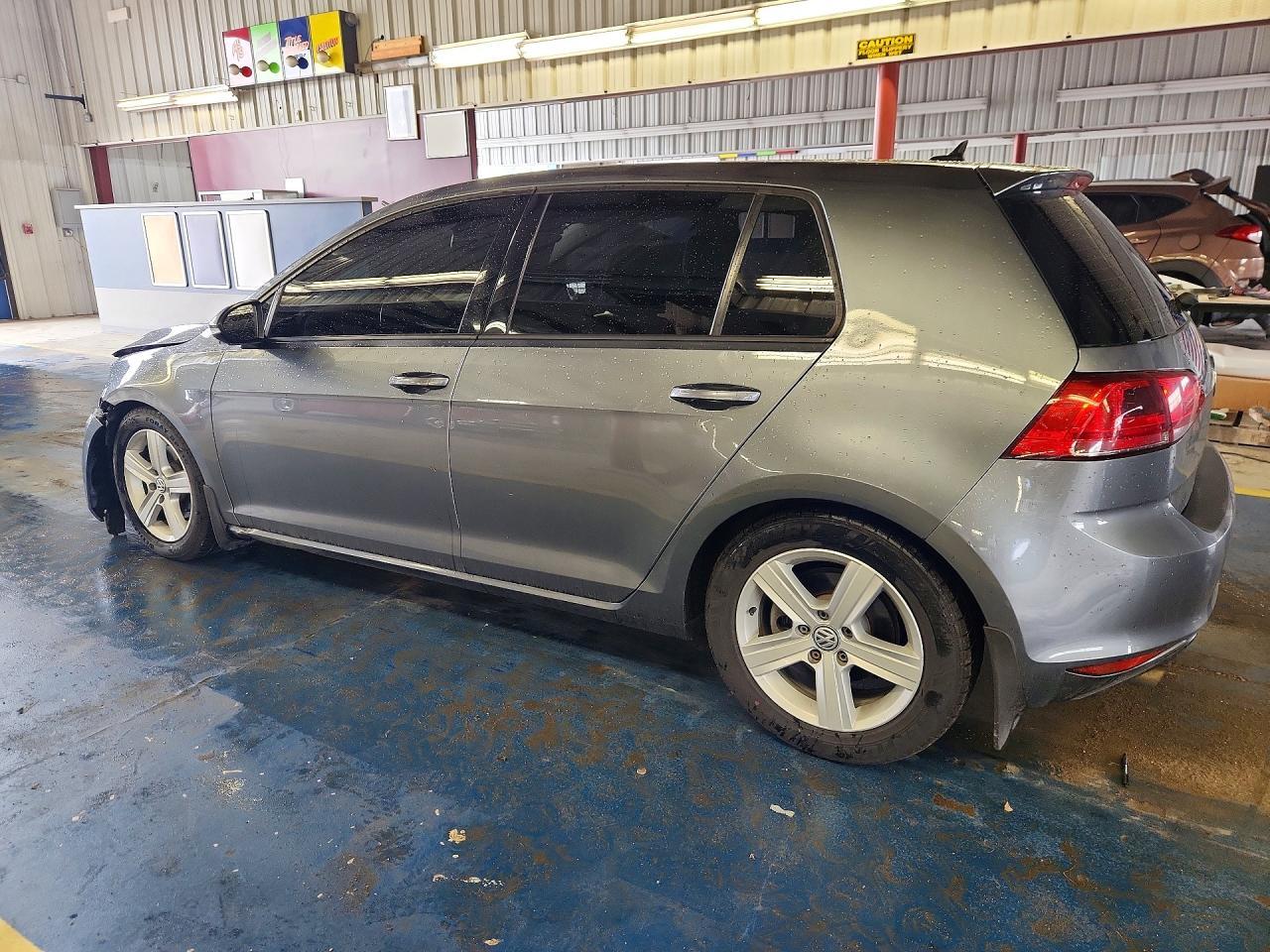 2017 Volkswagen Golf S - Фото 2