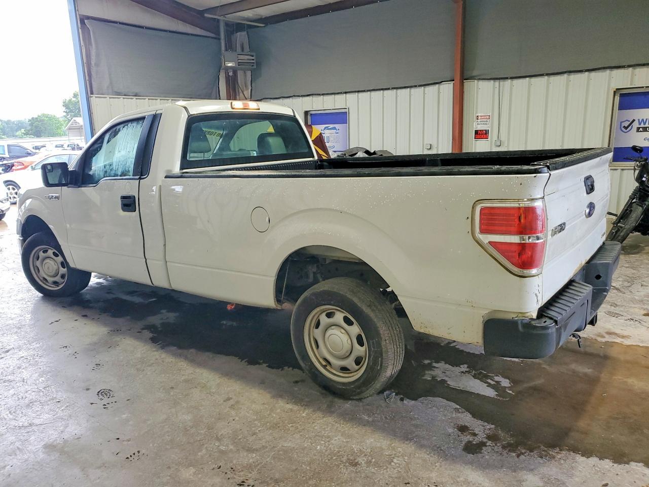 2013 Ford F150 - Фото 2