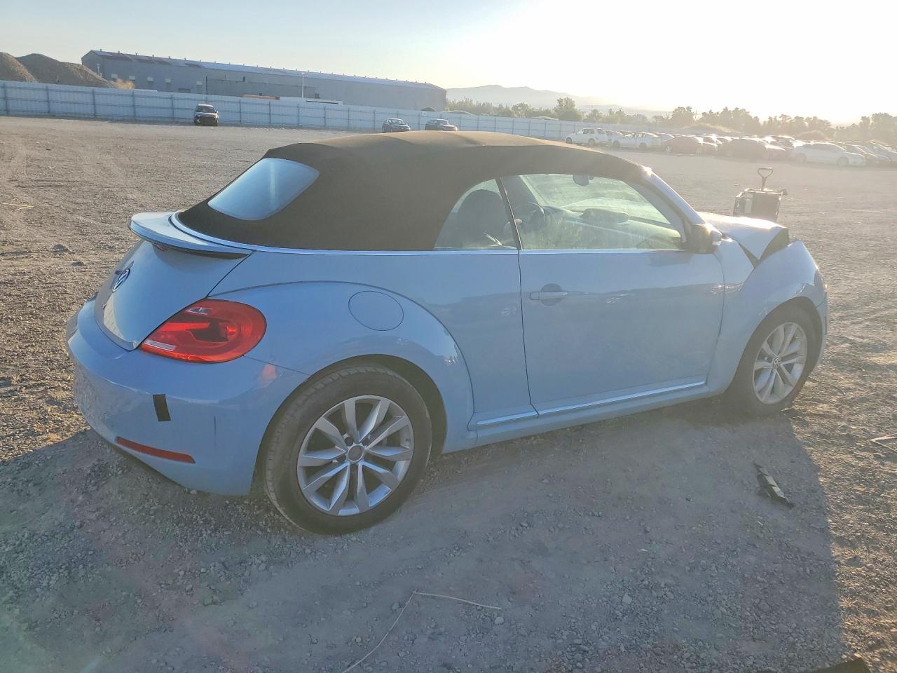 2014 Volkswagen Beetle - Фото 3