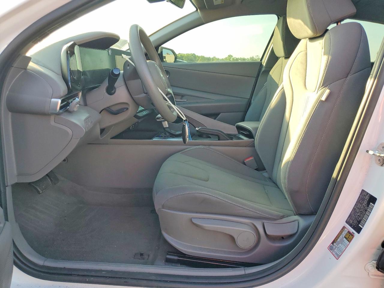 2024 Hyundai Elantra Sel - Image 7