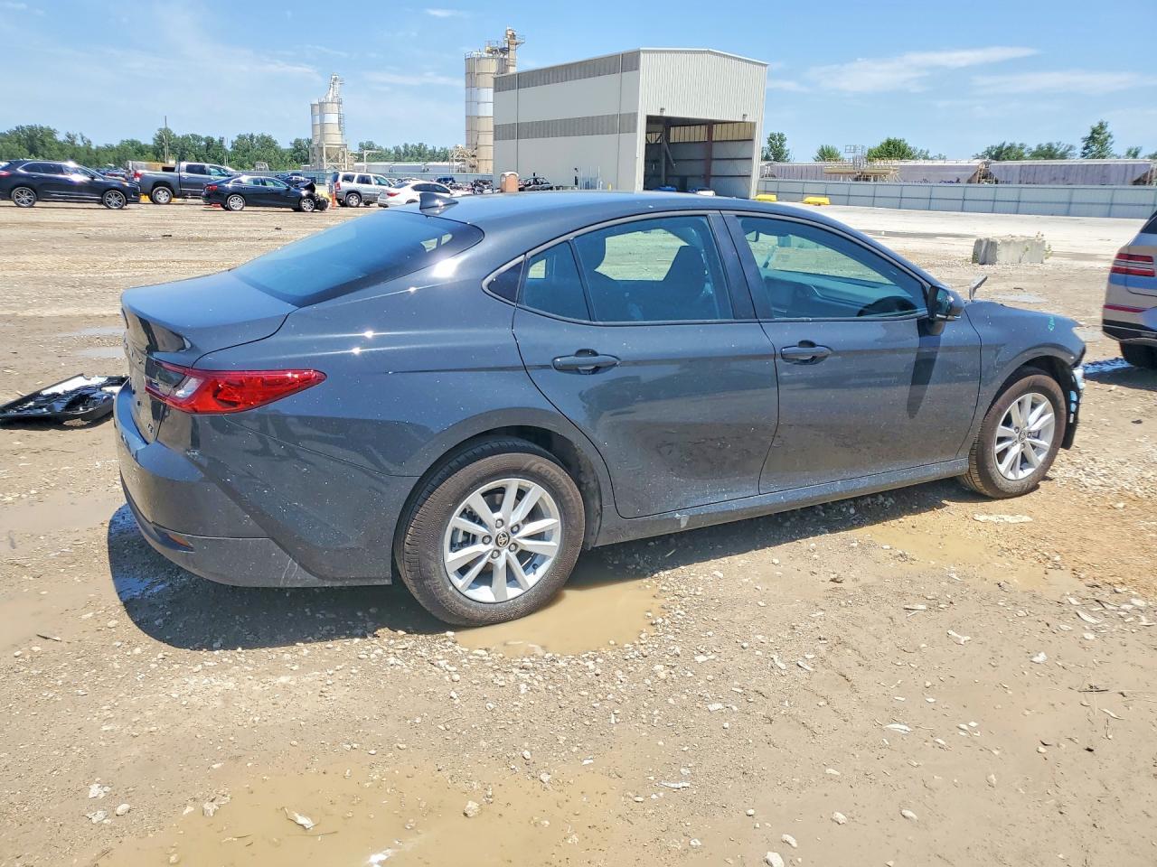 2026 Toyota Camry Le - Фото 3