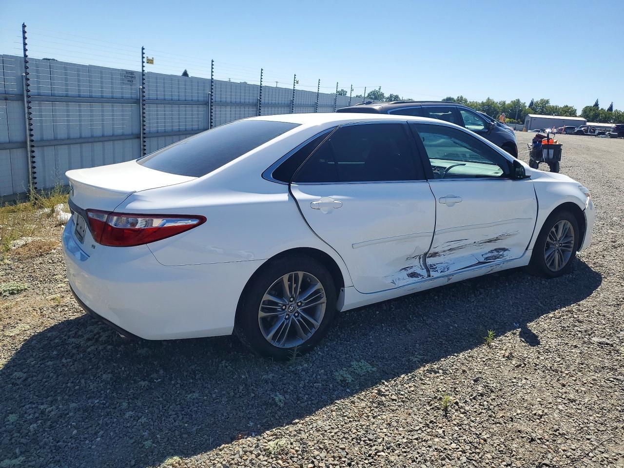 2017 Toyota Camry Se - Фото 3