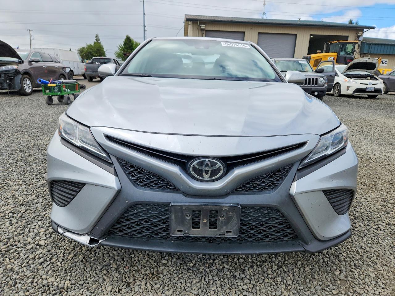 2020 Toyota Camry Se - Фото 5