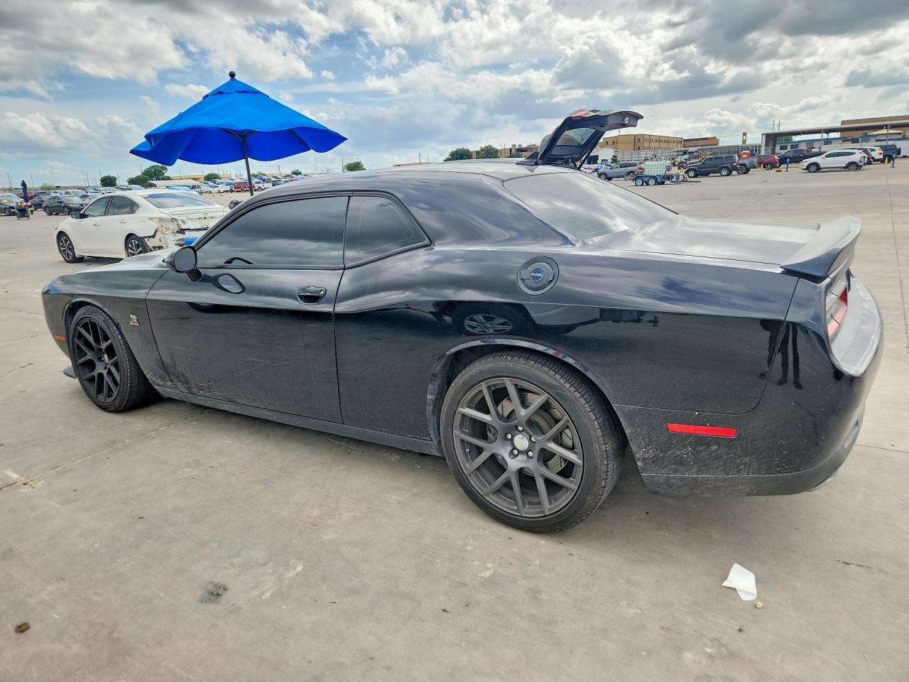2016 Dodge Challenger R - Image 2