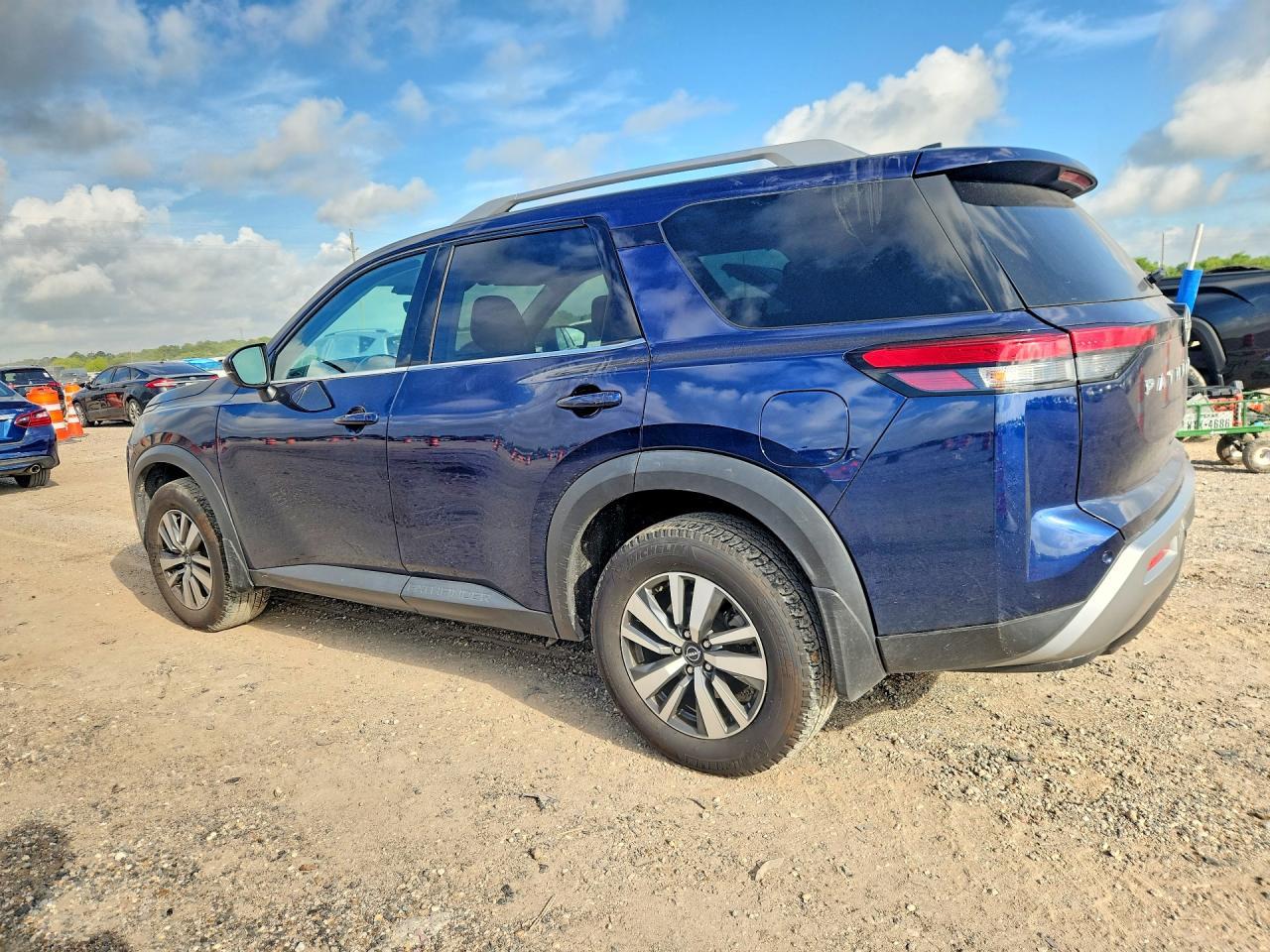 2024 Nissan Pathfinder Sl - Фото 2