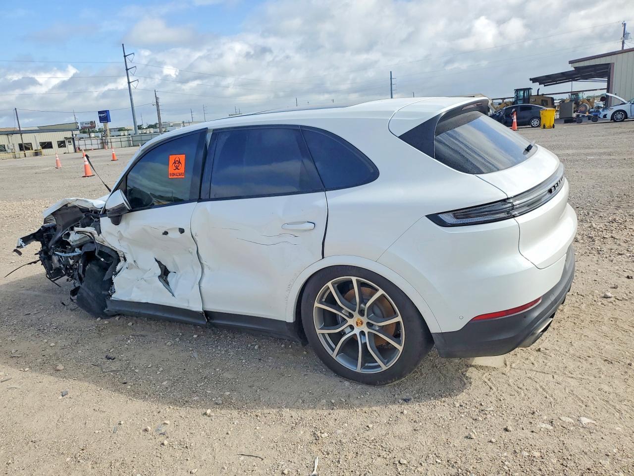 2024 Porsche Cayenne - Image 2