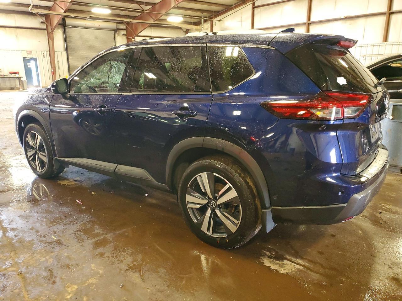 2025 Nissan Rogue Sl - Image 2