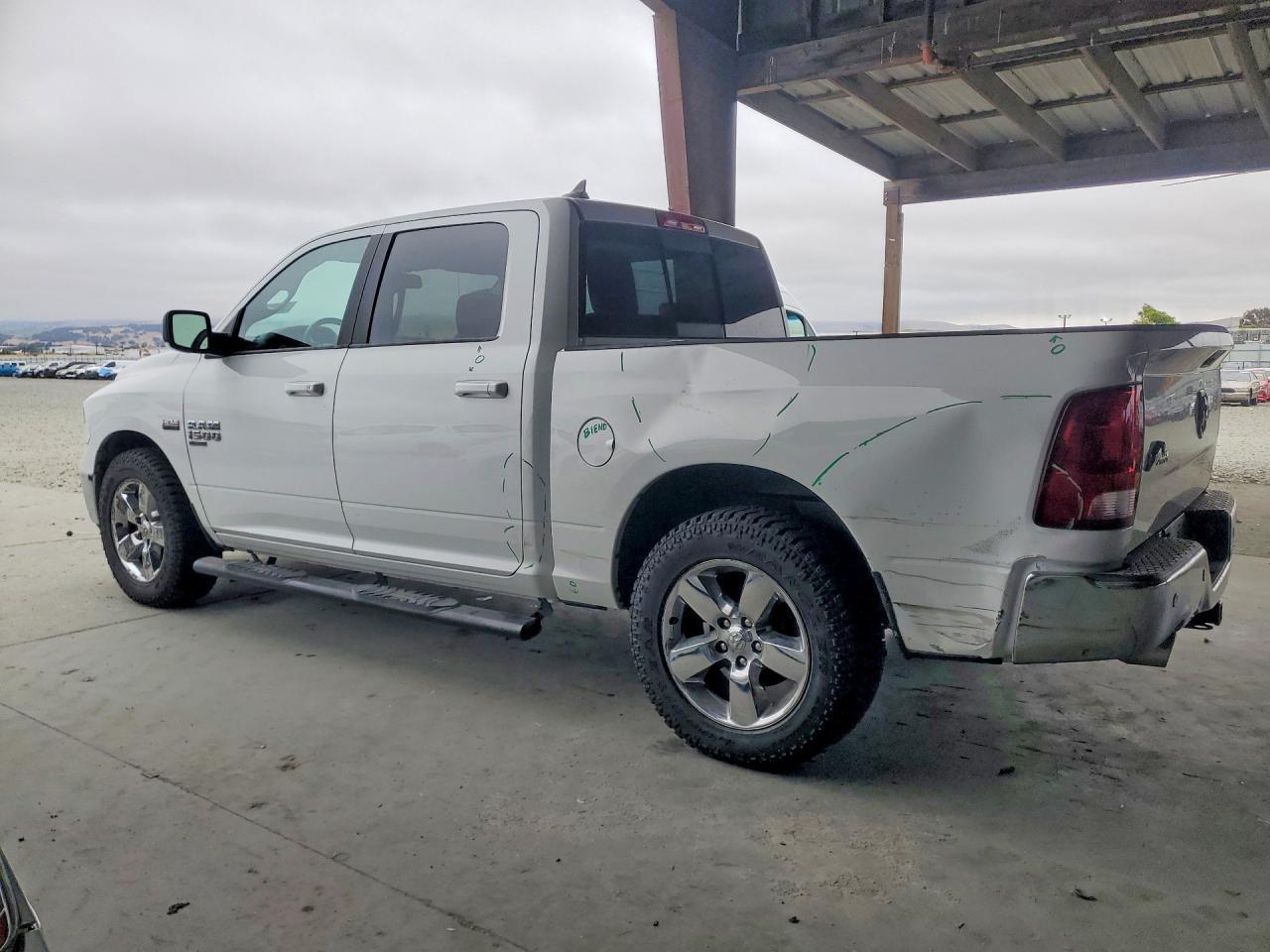2019 Ram 1500 Classic Slt - Фото 2