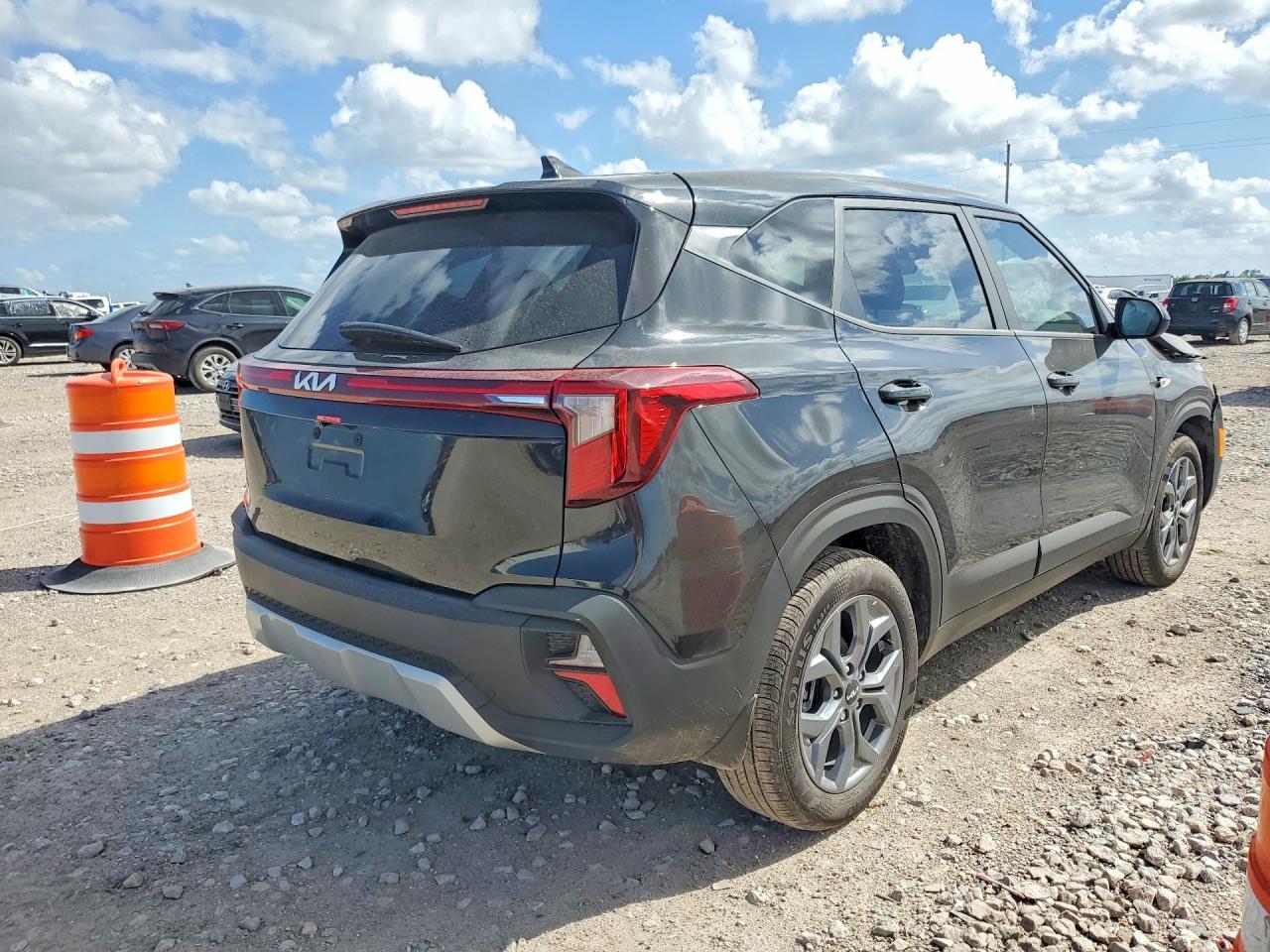 2026 Kia Seltos Lx - Image 3