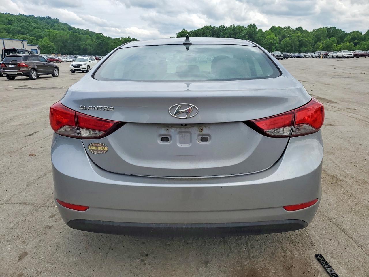 2015 Hyundai Elantra Se - Image 6