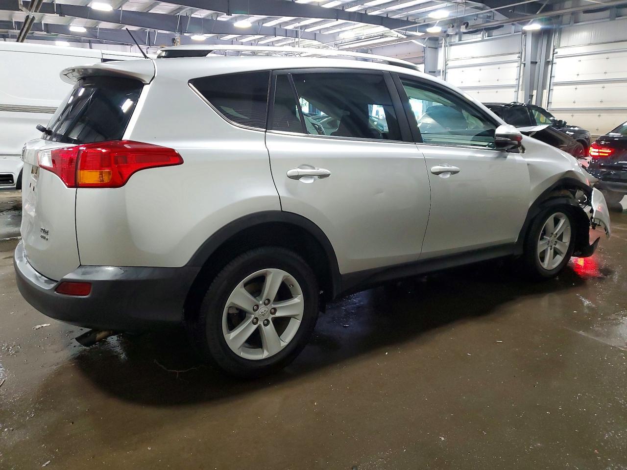 2014 Toyota Rav4 Xle - Image 3