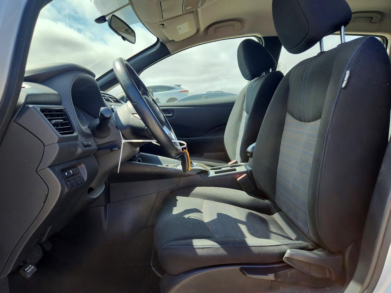2018 Nissan Leaf S - Image 7