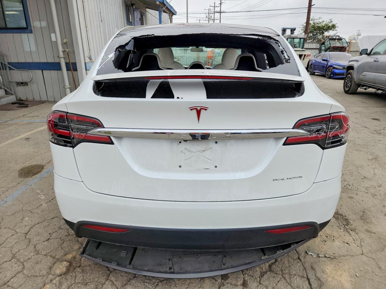 2021 Tesla Model X - Фото 6