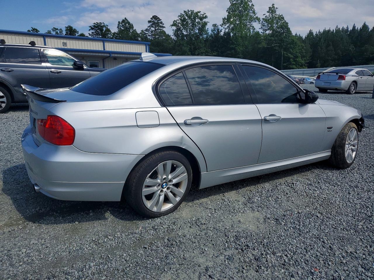 2010 BMW 335 Xi - Фото 3