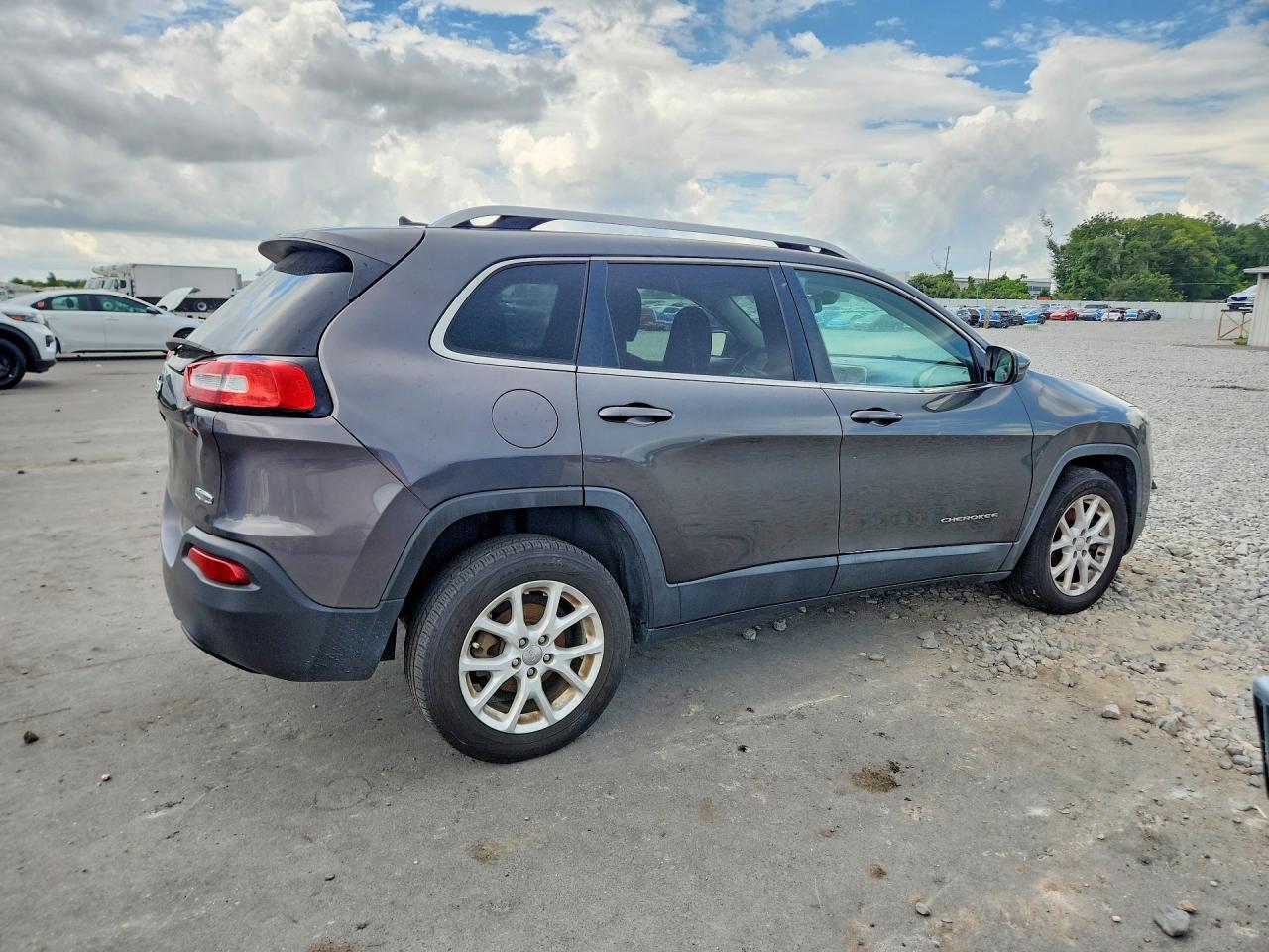 2015 Jeep Cherokee Latitude - Фото 3