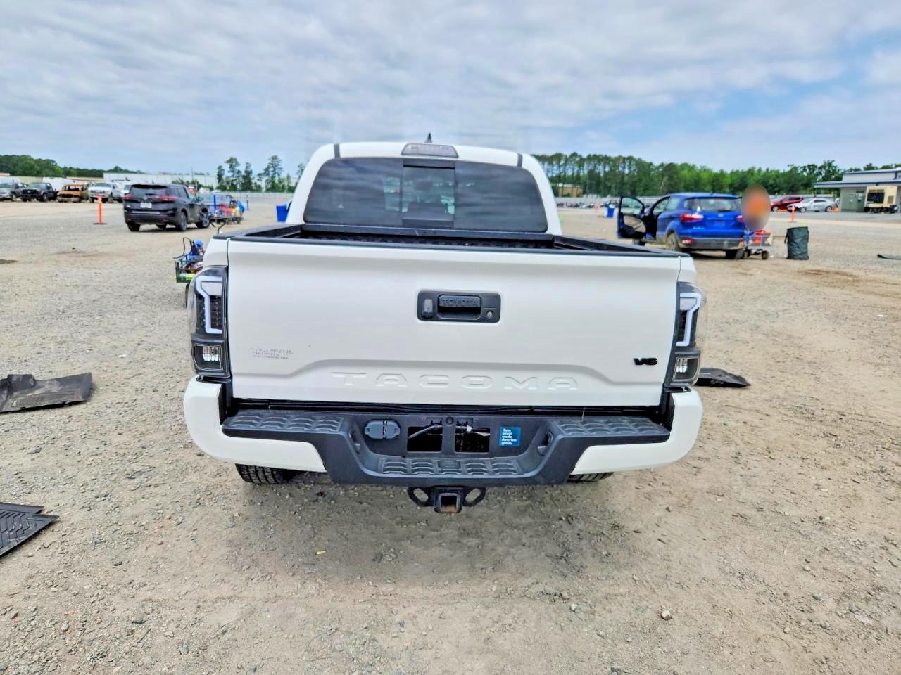 2019 Toyota Tacoma Sr5 V6 - Image 6