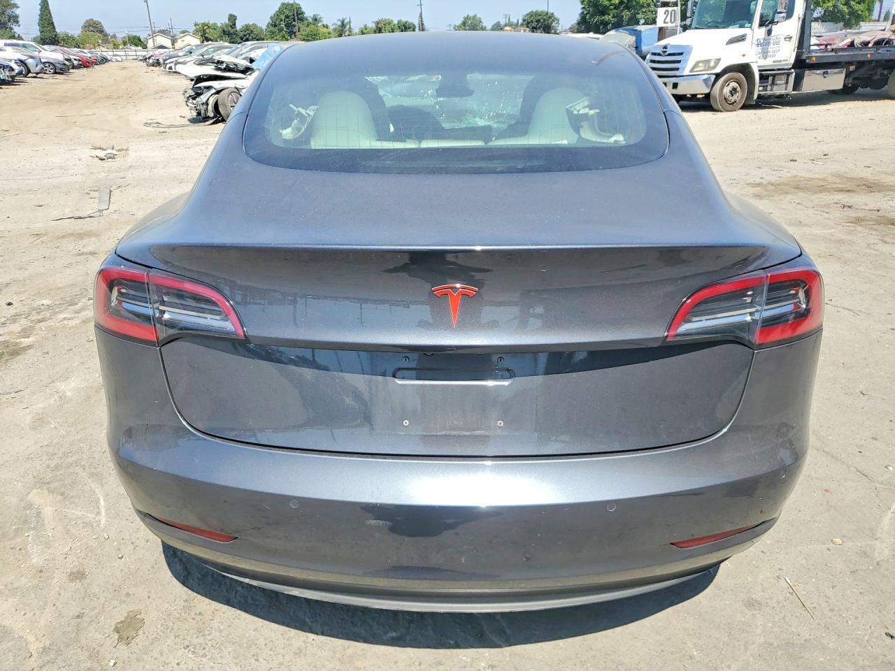 2018 Tesla Model 3 - Фото 6