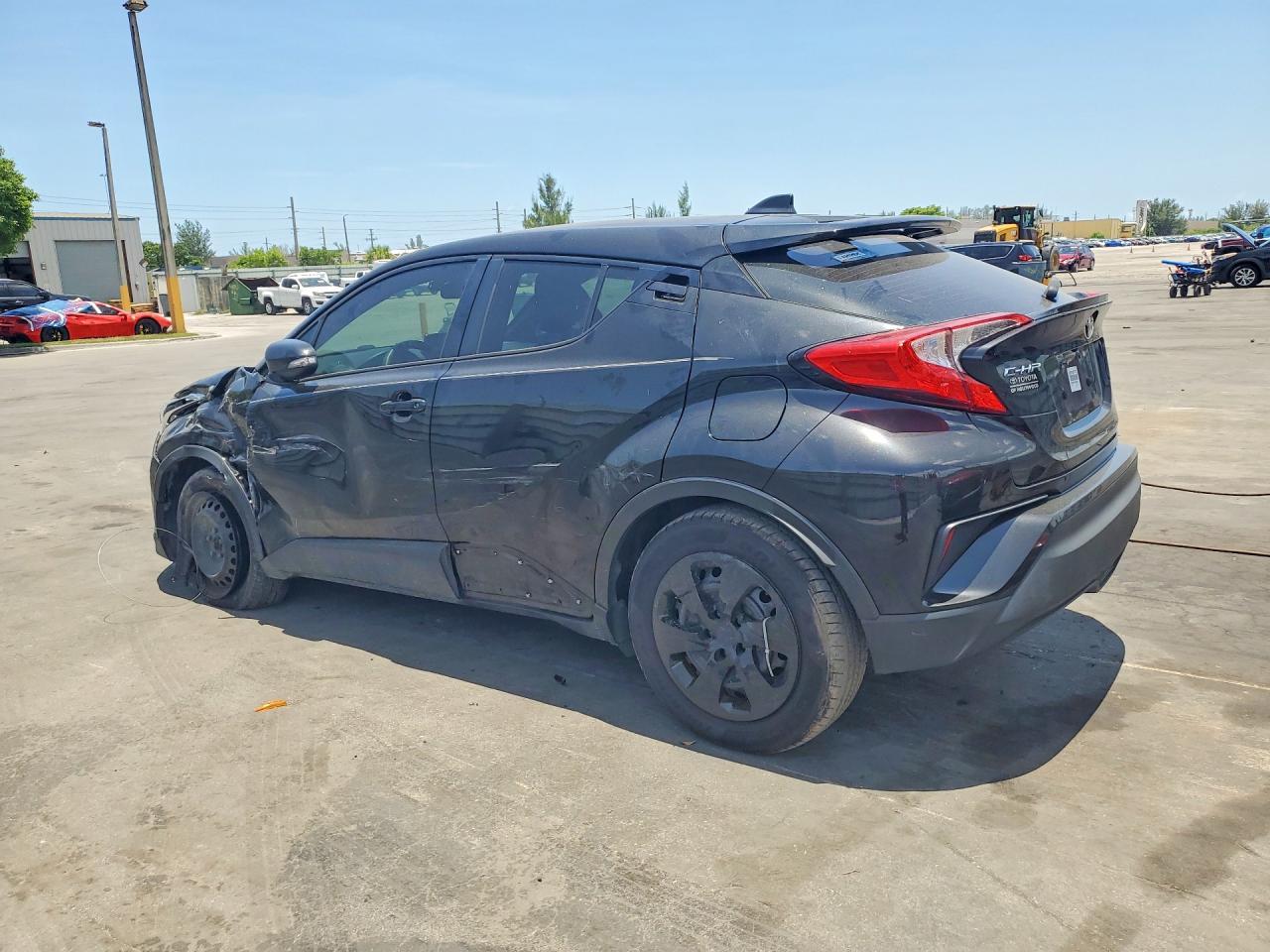 2019 Toyota C-Hr Le - Фото 2