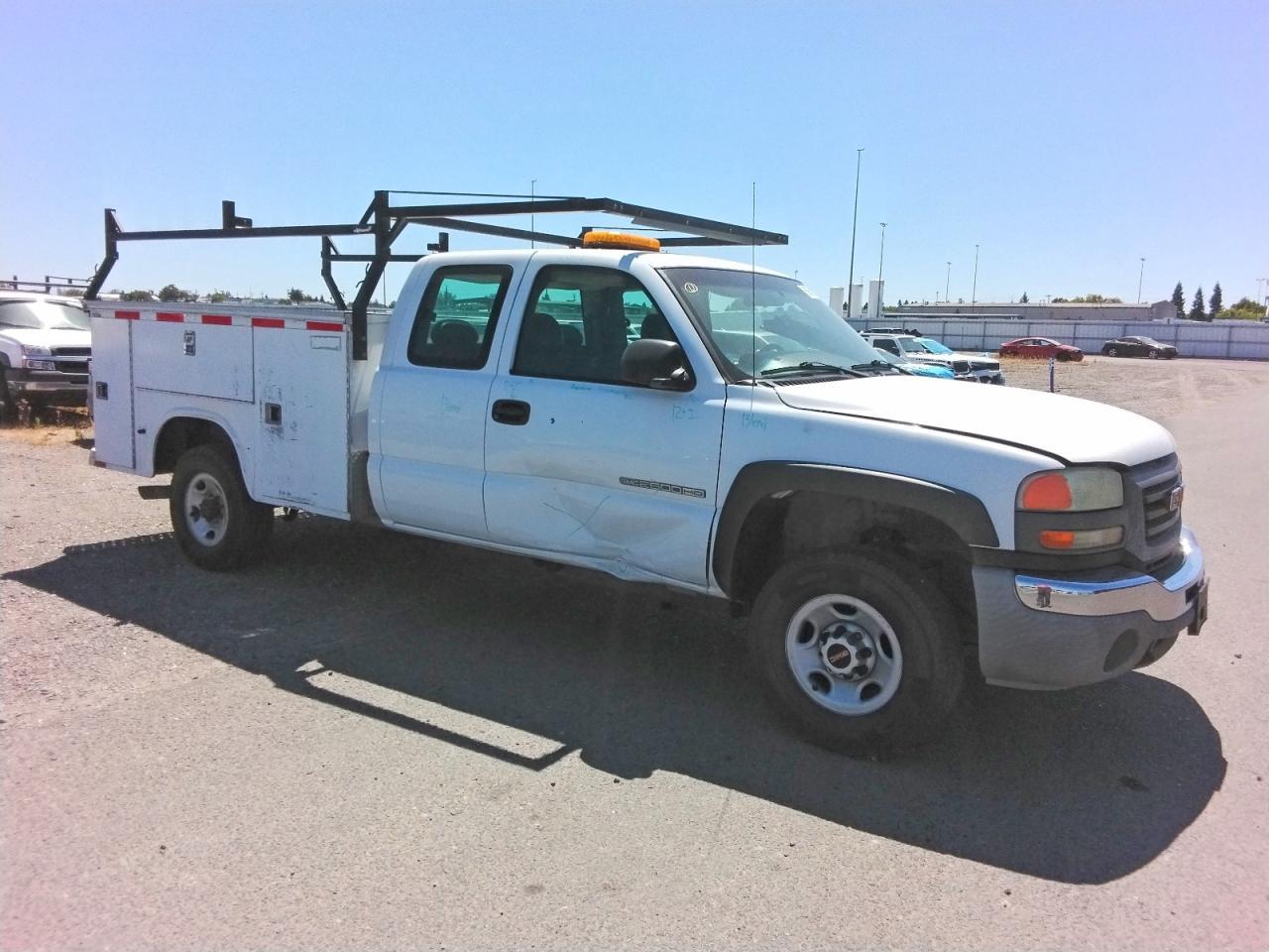 2004 GMC Sierra - Image 4