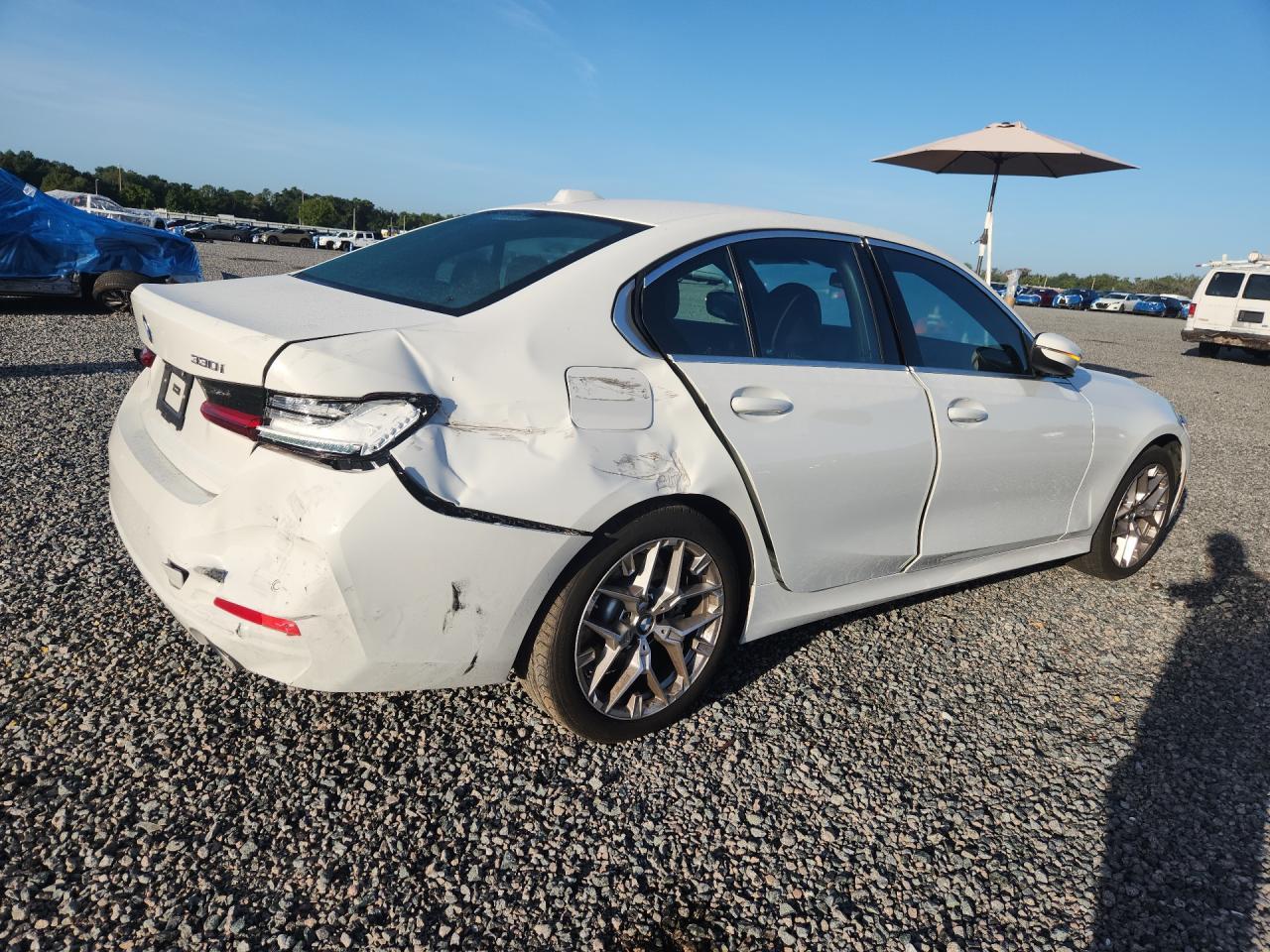 2025 BMW 330I - Фото 3