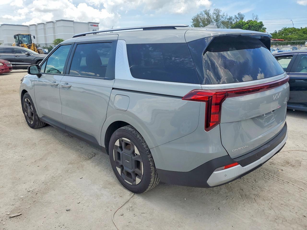 2025 Kia Carnival Ex - Image 2
