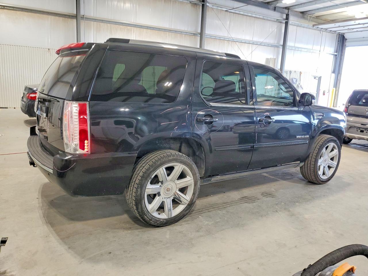2012 Cadillac Escalade Premium - Image 3