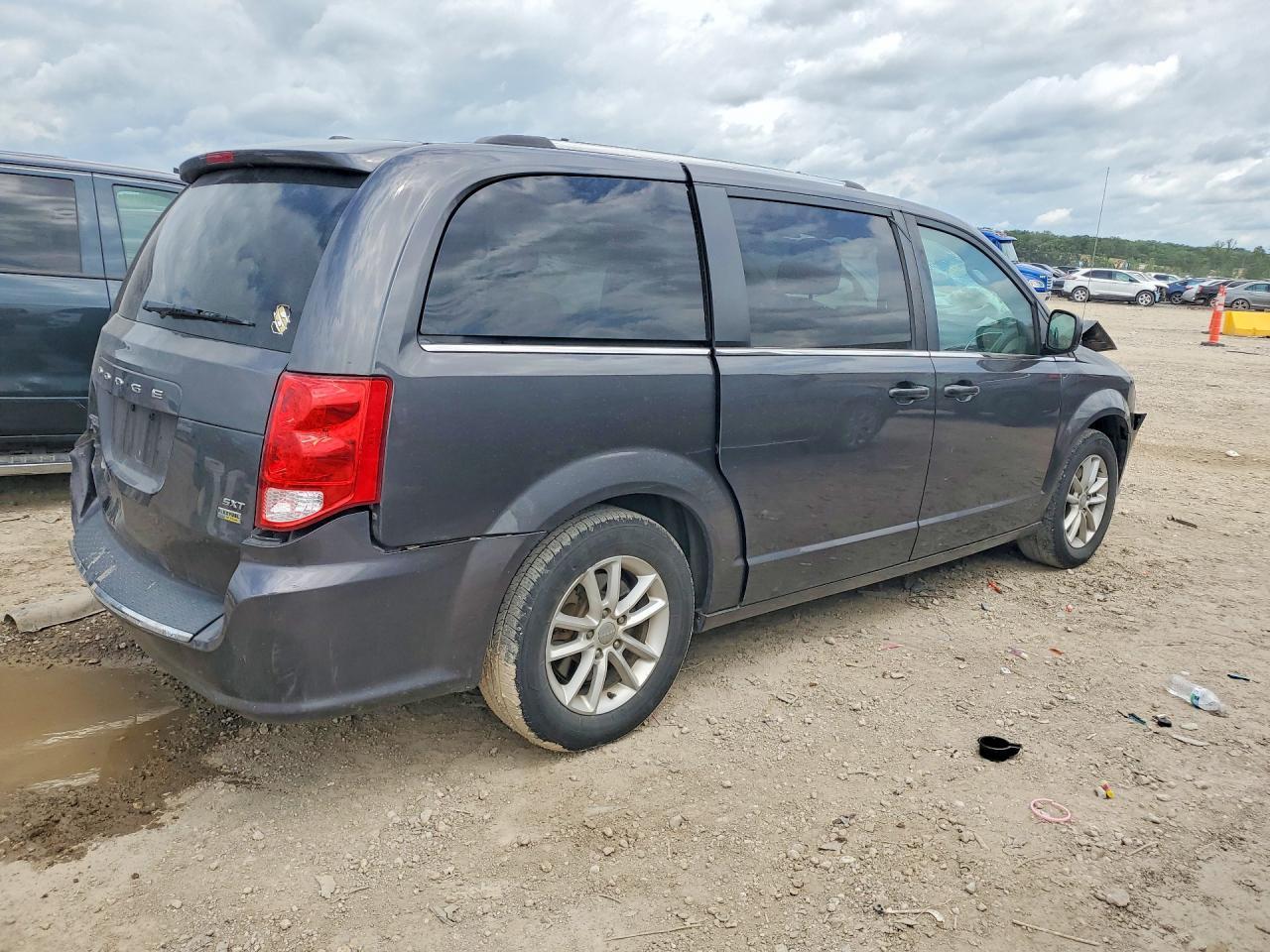 2019 Dodge Grand Caravan Sxt - Image 3