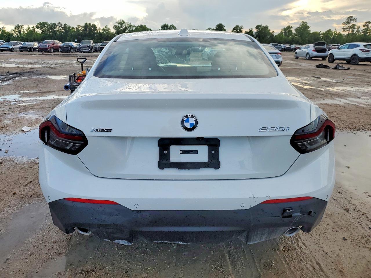 2026 BMW 230Xi - Фото 6