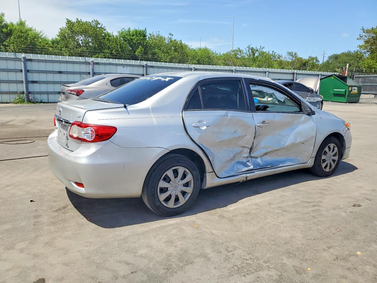 2011 Toyota Corolla Le - Фото 3