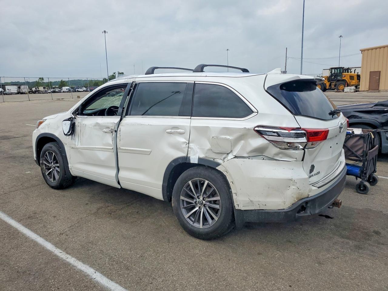 2017 Toyota Highlander Xle - Фото 2