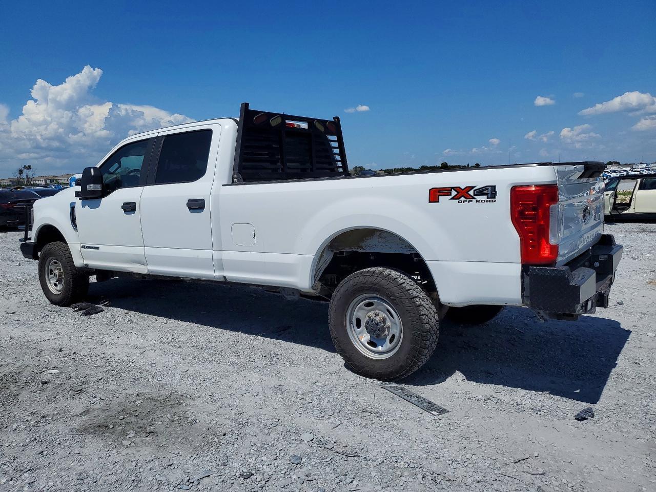 2018 Ford F350 Super Duty - Фото 2