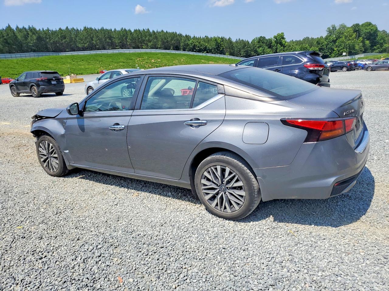 2023 Nissan Altima Sv - Image 2