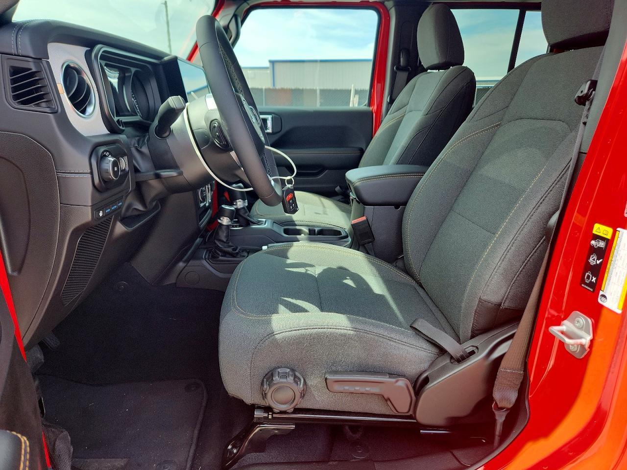 2025 Jeep Wrangler Sahara 4Xe - Фото 7