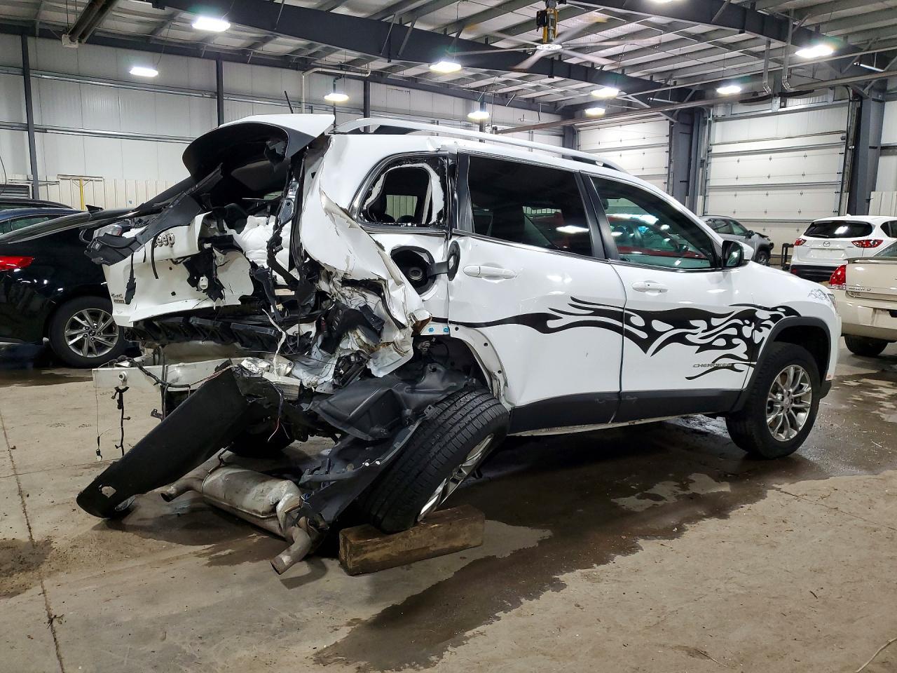 2019 Jeep Cherokee Latitude Plus - Фото 3