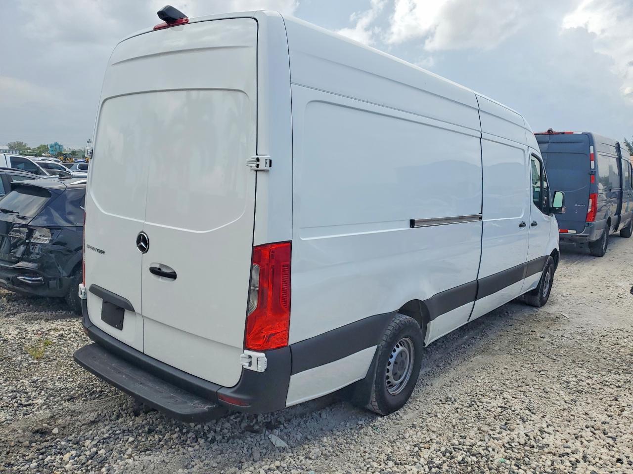 2021 Mercedes-Benz Sprinter 2500 - Фото 3