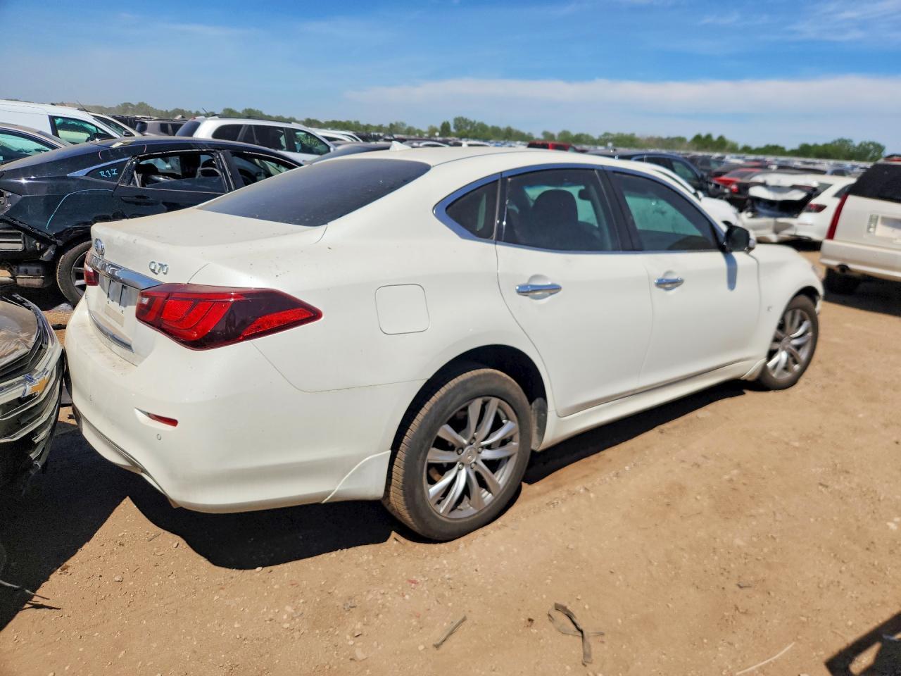 2019 Infiniti Q70 3.7 Luxe - Image 3