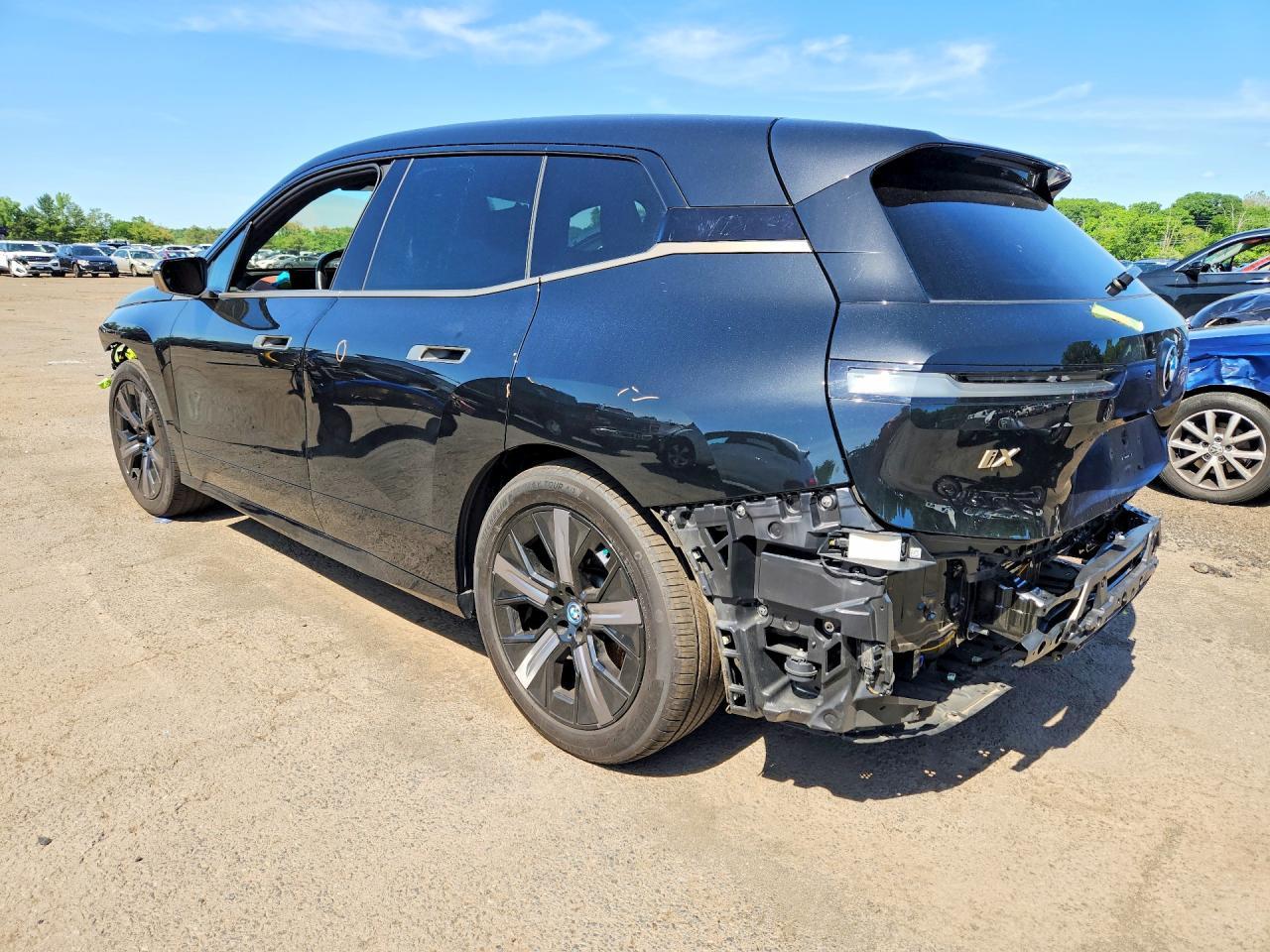 2025 BMW Ix xDrive50 - Фото 2