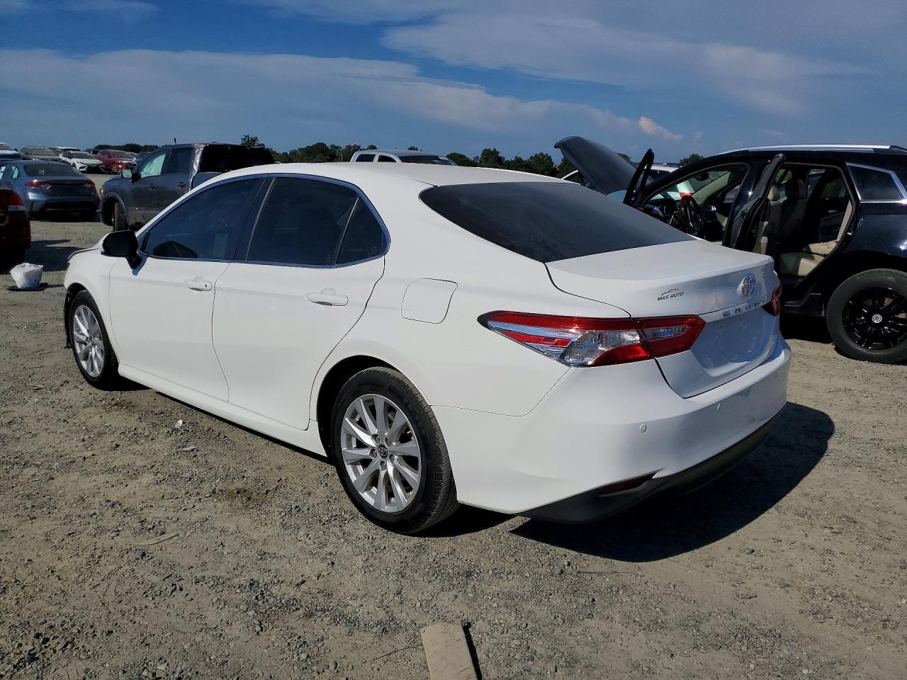 2018 Toyota Camry Le - Фото 2