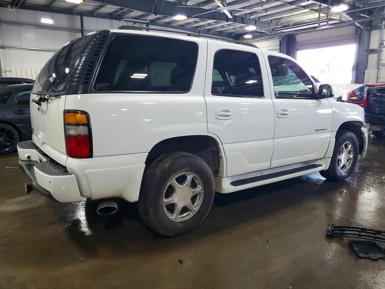 2004 GMC Yukon Denali - Фото 3