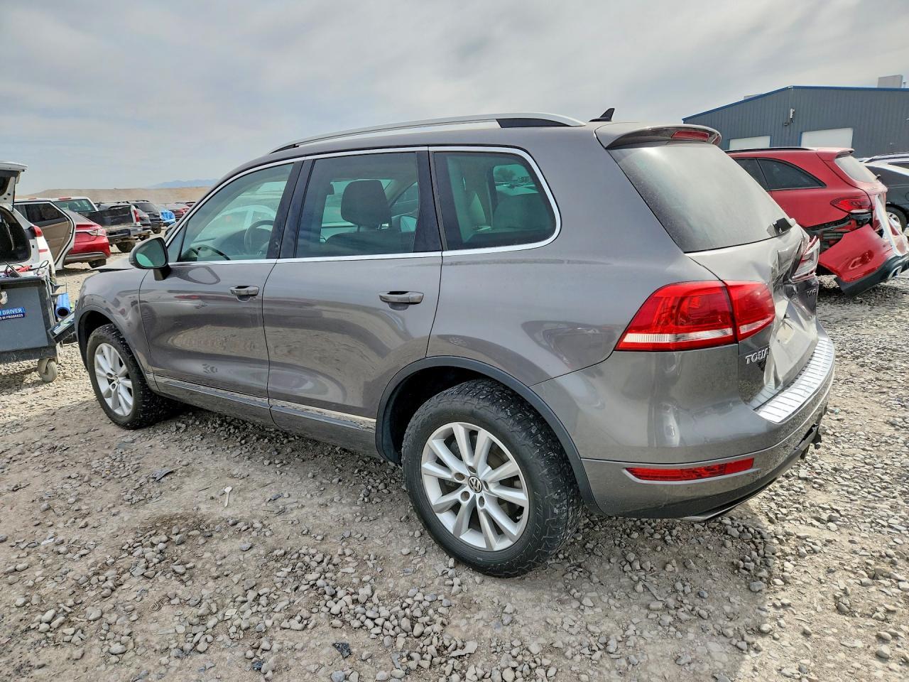 2013 Volkswagen Touareg V6 - Image 2