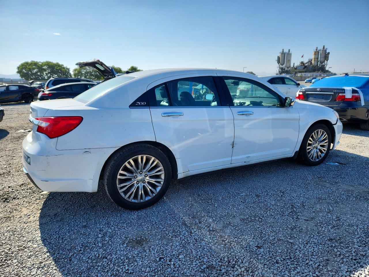 2013 Chrysler 200 Limited - Фото 3